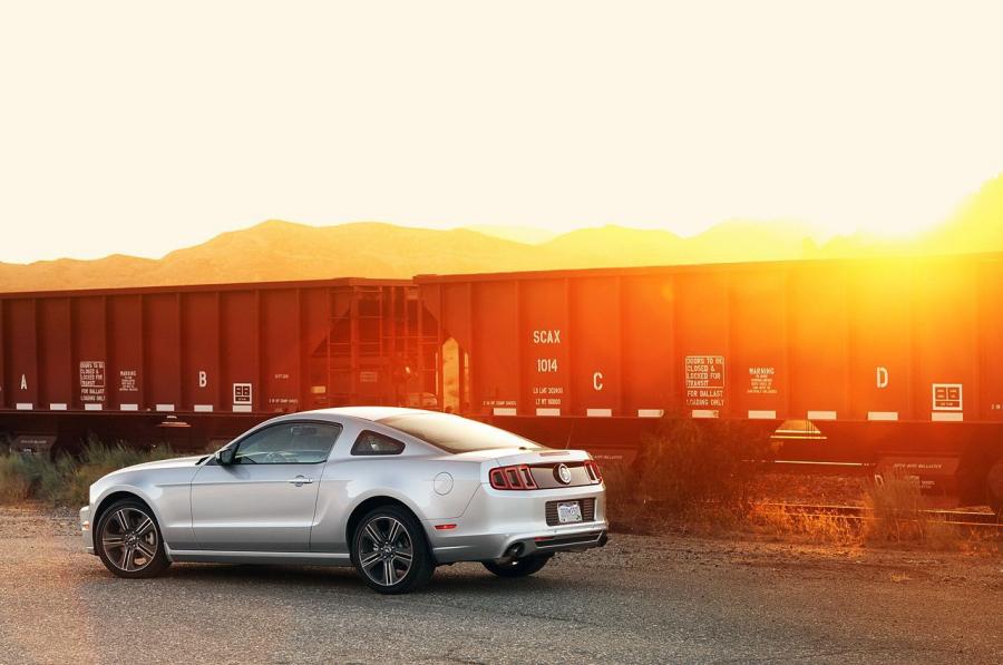  Ford Mustang V6 2012 года  (фото 113 из 133)